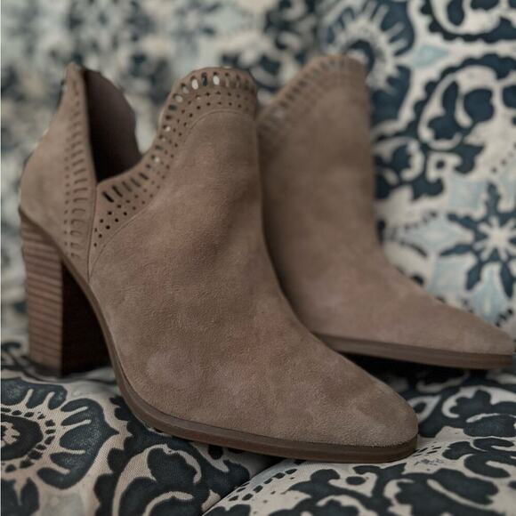 Vince Camuto Suede Women's size 8 Split Shaft Ankle Boots​​ - Picture 2 of 9